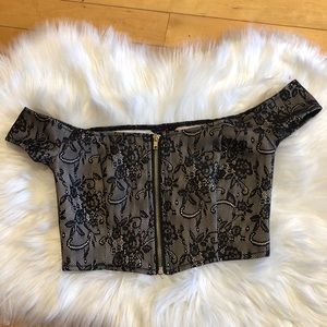 [BRAND NEW!] Lace off Shoulder Crop Top